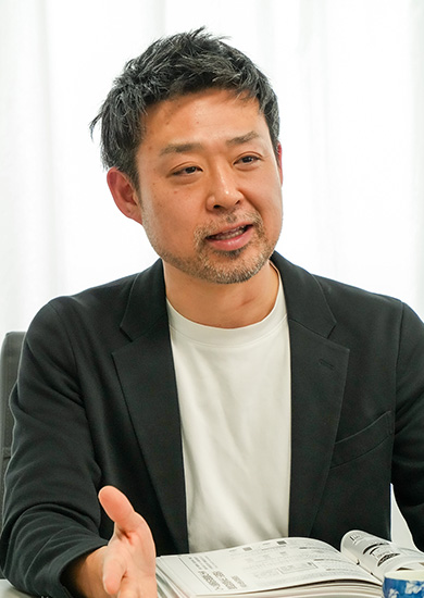 業務部審査課課長　中村篤司さん